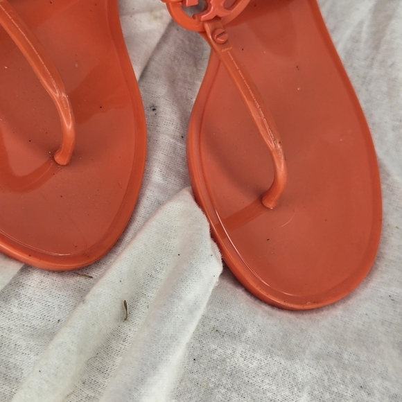 Tory Burch Womens Roxanne Jelly T-Strap Sandals Orange 48429 Medallion 8 M - Picture 4 of 5